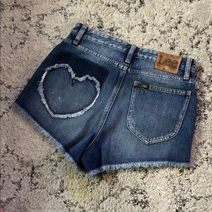 NWOT Lee Women's Dark Blue Jean Shorts with Heart Detail—-Size: 28